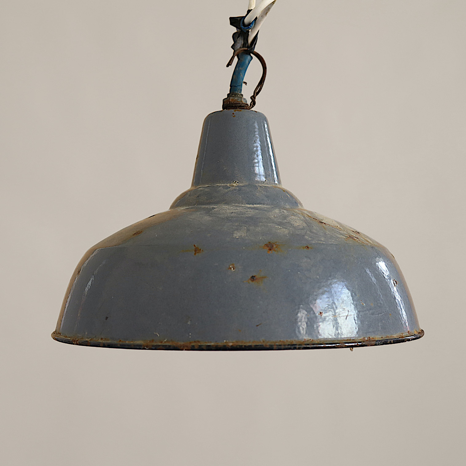 Grå taklampe - før